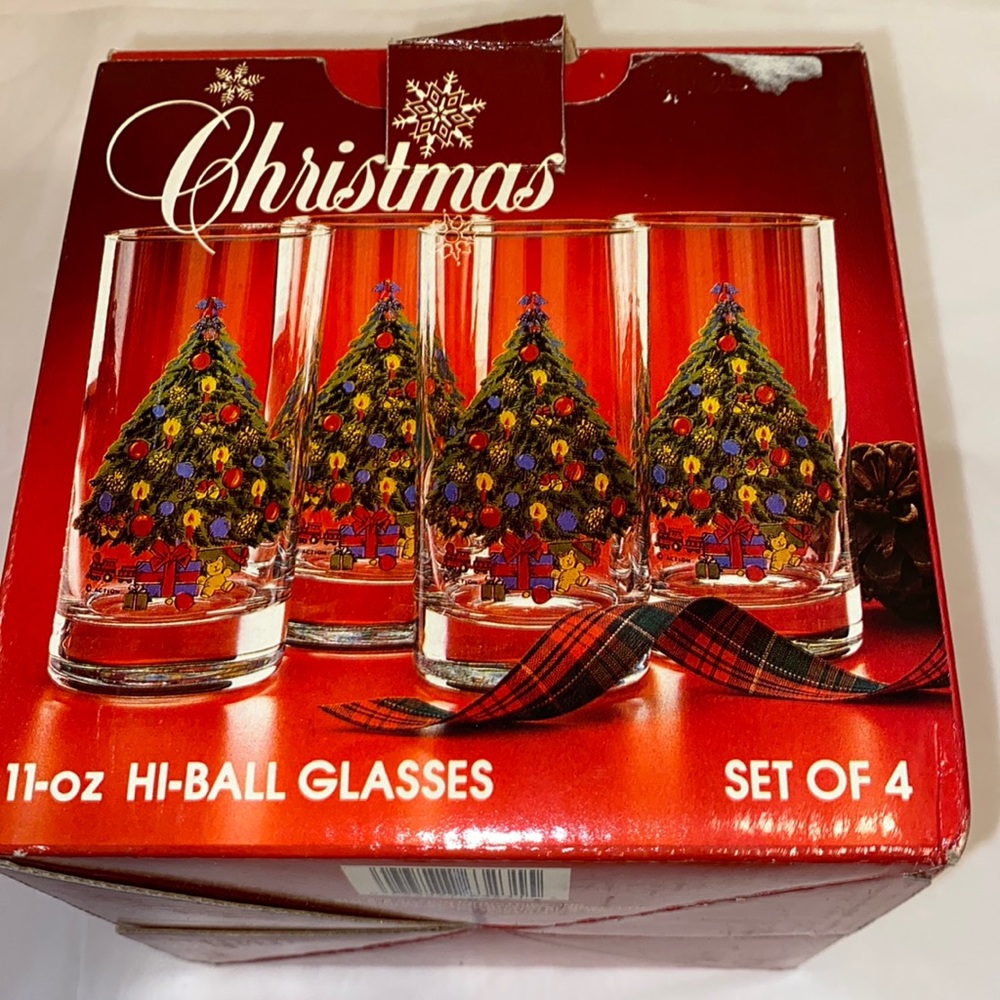 Vintage 1988 Christmas 11 ounce highball glasses set of 4 what is Christmas tree